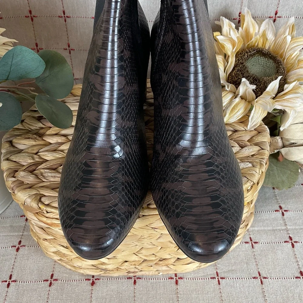 27 Edit Naturalizer “Porsia” Brown Snakeskin Leather Ankle Boots Size 9.5 Bootie - Picture 2 of 7